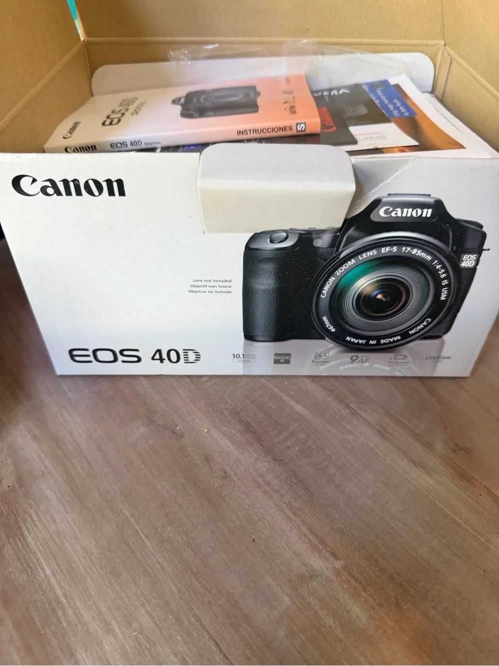 Canon EOS 40D DSLR with Tamron AF 18-200